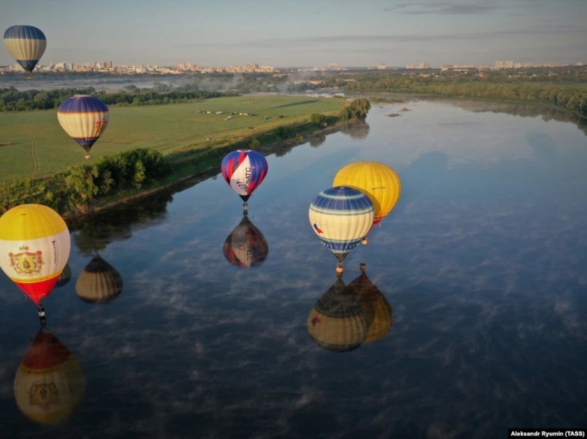 Balonat mbi lum