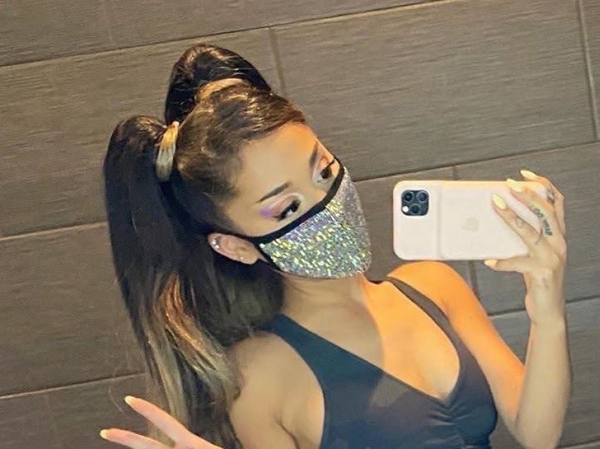 Ariana Grande ka treguar se ajo është vaksinuar dhe ende mban maskë