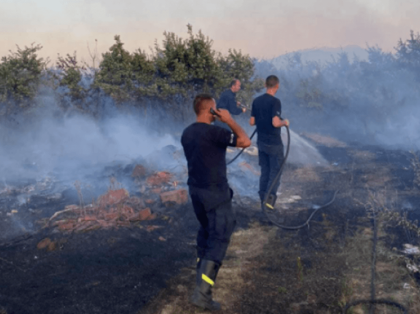 Shuhet zjarri në fshatin Nec të Gjakovës, me ndihmën e zjarrëfikësve dhe policiës 