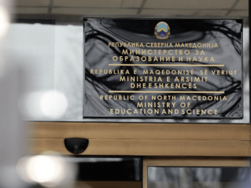 Shpallen konkurset për bursa për nxënësit dhe studentët në Maqedoni