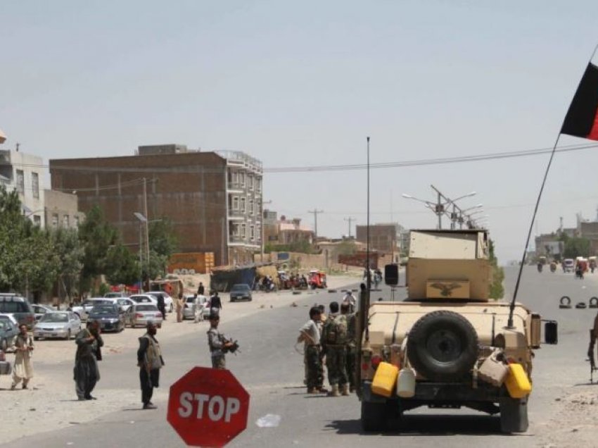 Talibanët paralajmërojnë për më shumë sulme ndaj zyrtarëve afganë