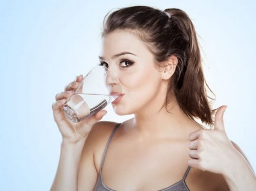 Oraret më efikase se kur duhet të pini ujë për të qenë të shëndetshëm