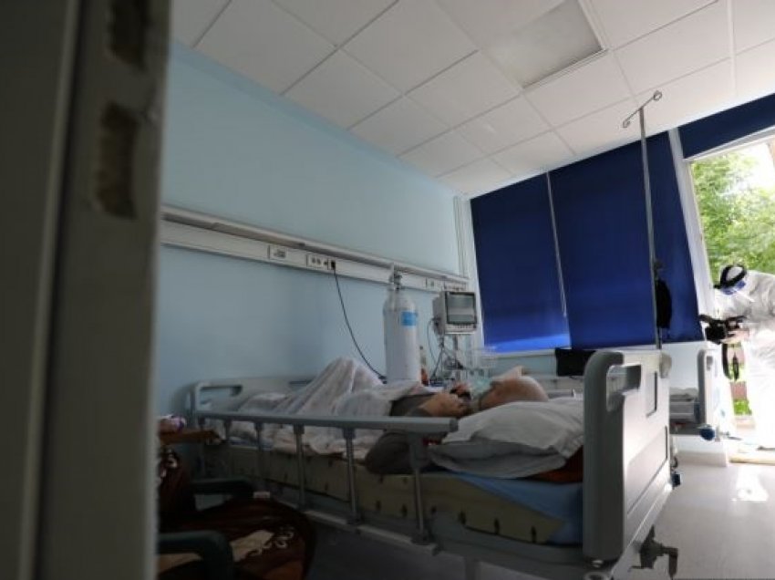 Rrustemaj: Një infermier kujdeset për 20 pacientë në Infektivë