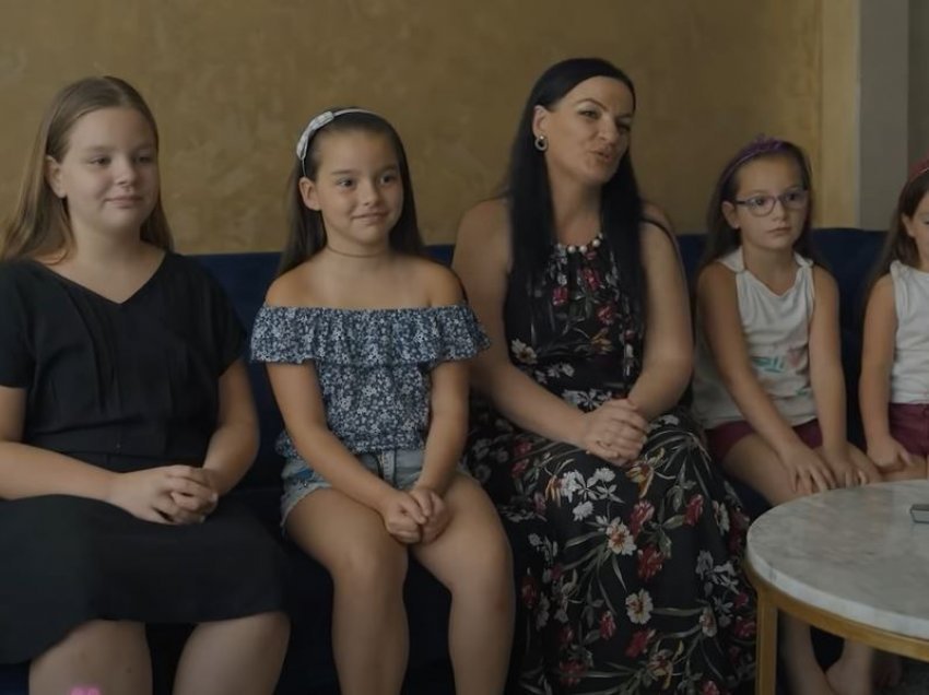 Nëna e 5 vajzave që është përballur me paragjykime veç pse nuk pati një djalë
