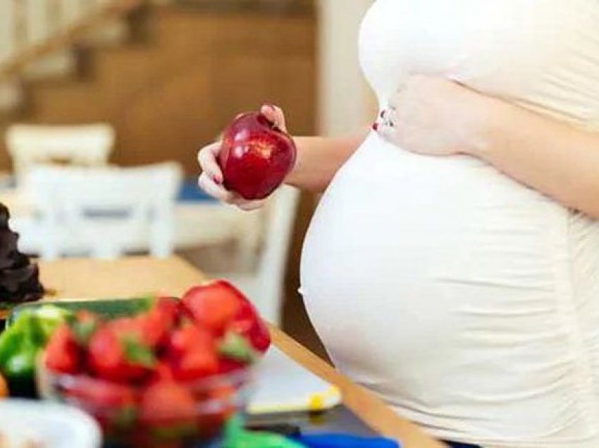 Një listë me ushqime që ju bëjnë keq gjatë shtatzënisë
