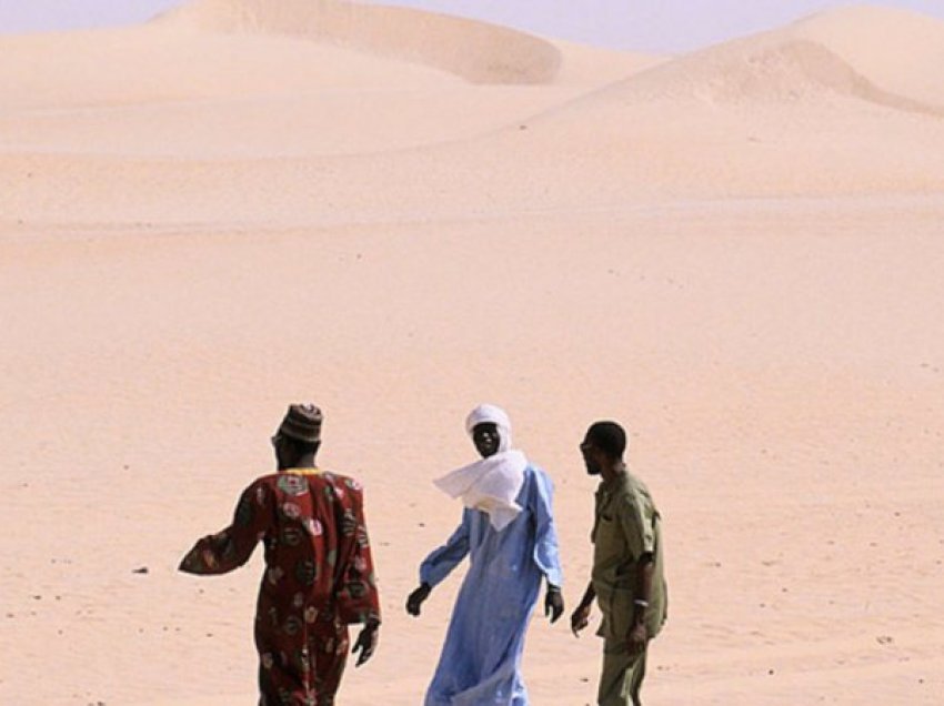 Në shkretëtirën e Saharës vdesin nga etja gjashtë emigrantë