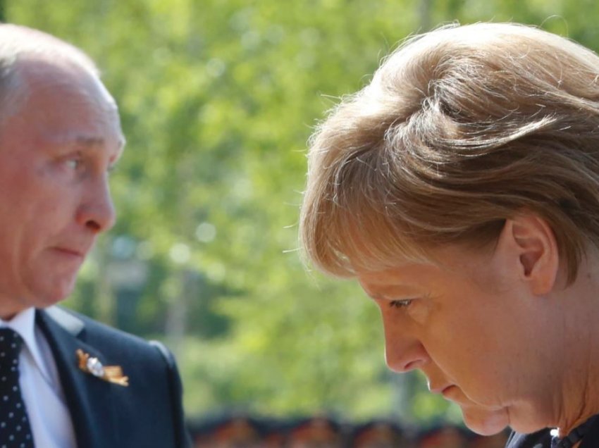 Merkel shkon në Moskë në kohën e raporteve të tensionuara