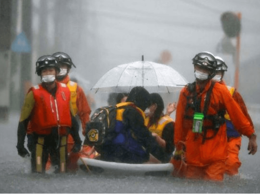 Përmbytjet dhe rrëshqitja e tokës, Japonia urdhëron evakuimin e miliona banorëve