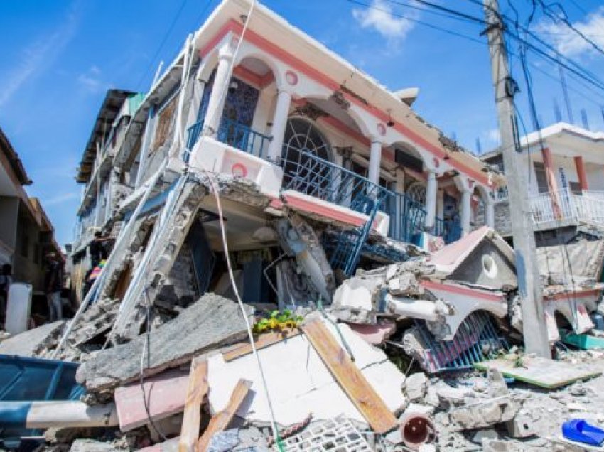 Shkon në 700 numri i viktimave nga tërmeti në Haiti