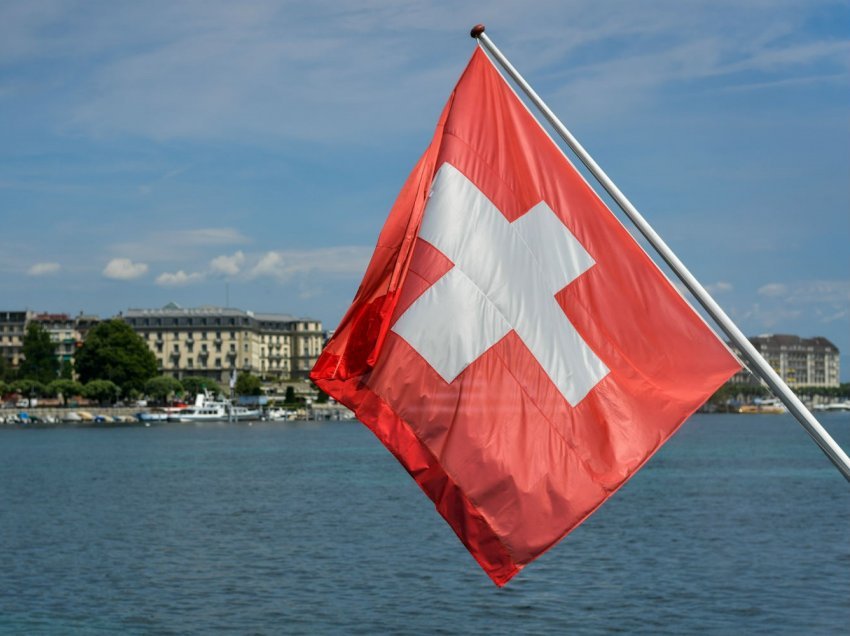 Si mund të fitohet shtetësia zvicerane?