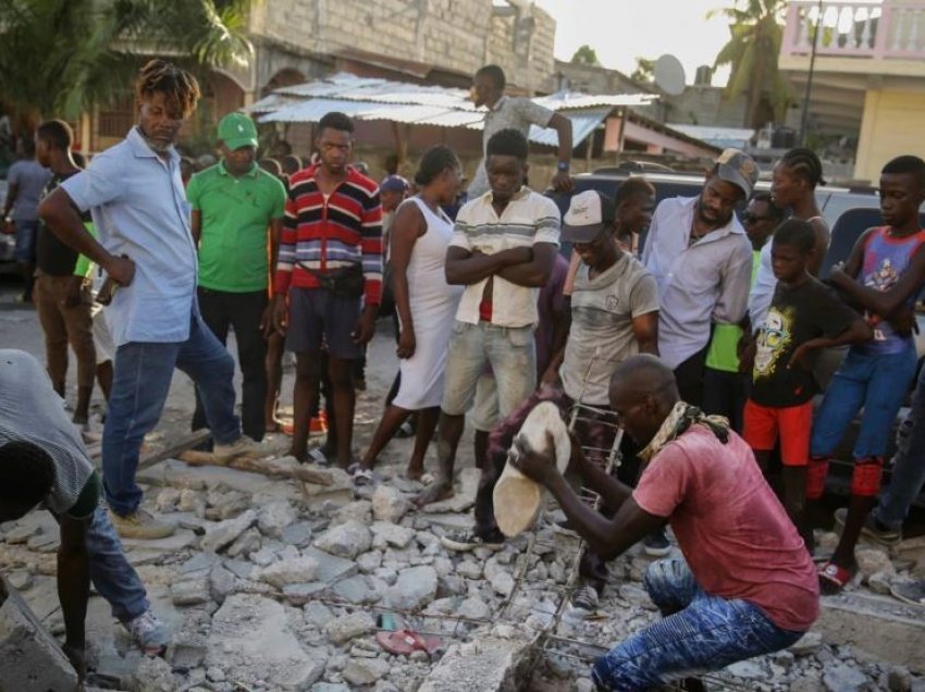 Arrin në afro 1,300 numri i viktimave nga tërmeti në Haiti