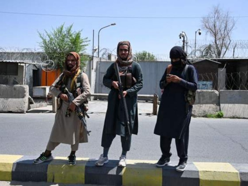 Rrëfimi i gazetarit të BBC-së nga Kabuli, si është gjendja atje dhe çfarë i thanë talibanët