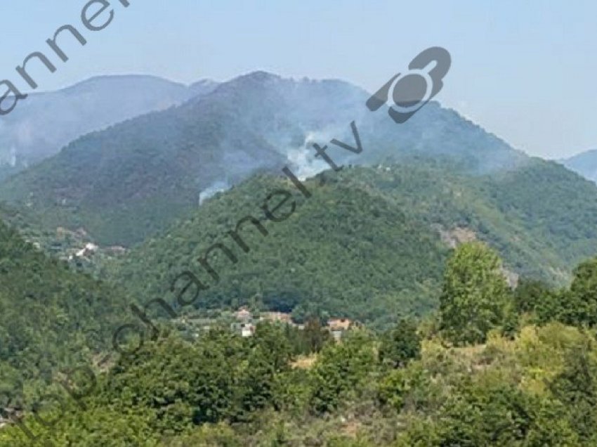 Vatrat e zjarrit aktive në fshatin Katund i Vjetër rrezikojnë banesat, operatori turistik: Janë larguar edhe turistët