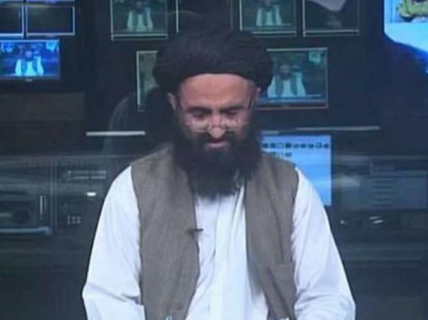 Talebanët largojnë prezantueset e lajmeve, marrin vetë mediat në dorë