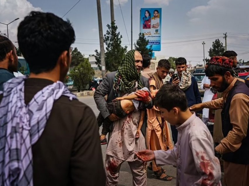 Burra e fëmijë të gjakosur,në Kabul nisin fshikullimet me kamxhik