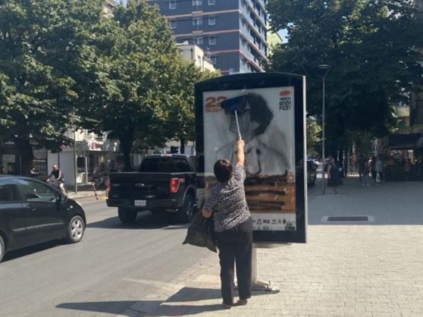 Gruaja në Tiranë habit me veprimin, ja çka i bën reklamës së shkarravitur me fytyrën e Bregoviqit
