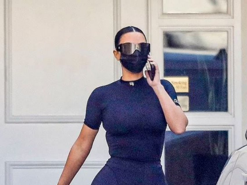 Kim Kardashian shfaq linjat trupore në fotot e reja