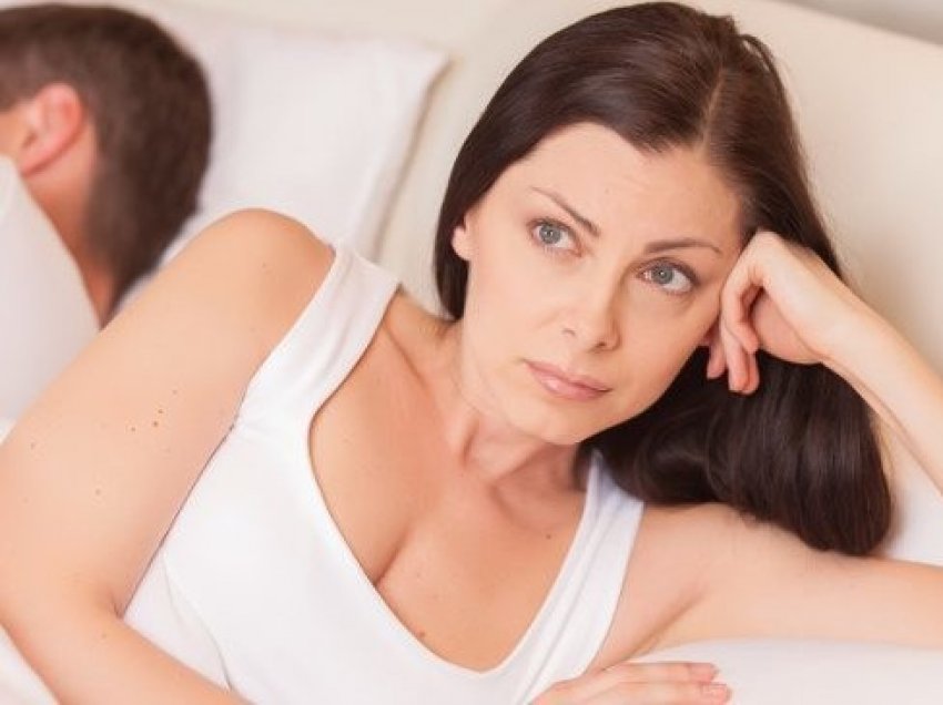 Gruaja e shqetësuar: Më mungon seksi, por burri im po merret me…
