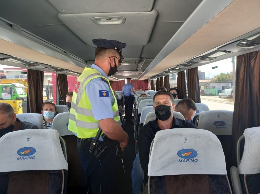 Policia e Ferizajt me kontrolla në qendrat tregtare e autobusët për masat e reja