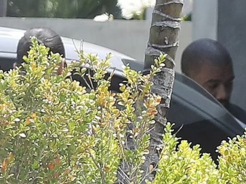 Kim dhe Kanye shihen bashkë, gjashtë muaj pas kërkesës për divorc