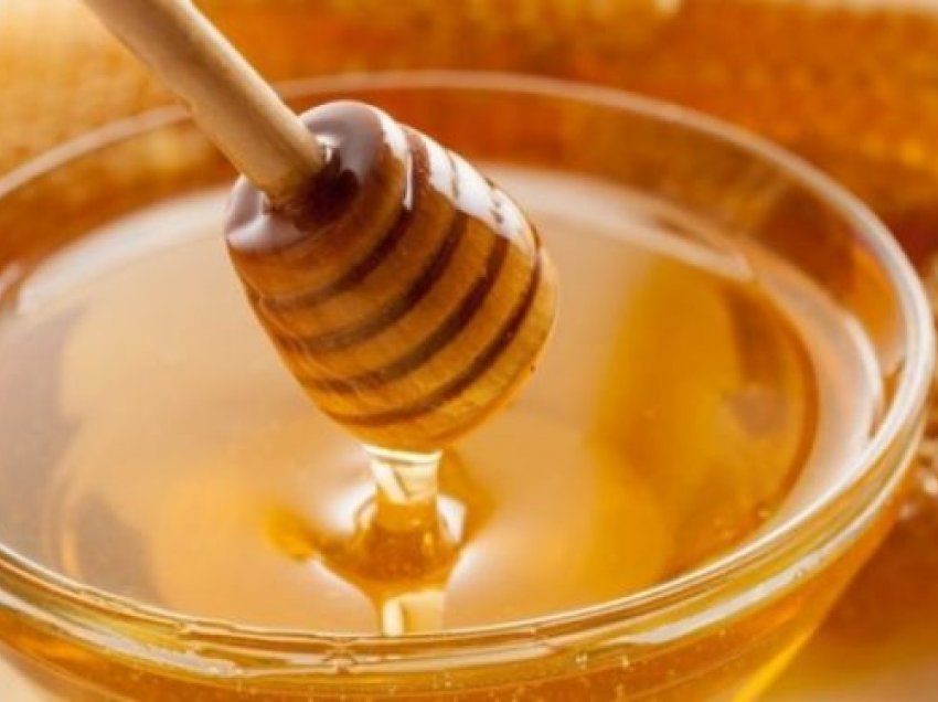 Dieta me mjaltë forcon imunitetin dhe ul peshën