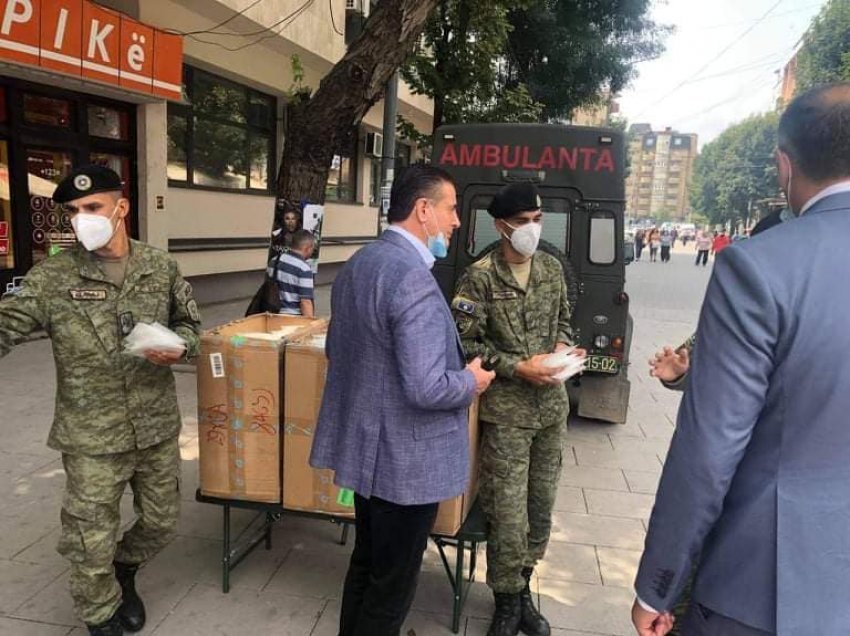 Komuna e Mitrovicës pranon donacion mbi 10 mijë maska mbrojtëse nga FSK-ja