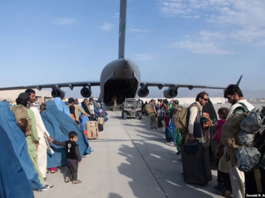 Rinisin evakuimet nga Kabuli pas sulmeve vdekjeprurëse
