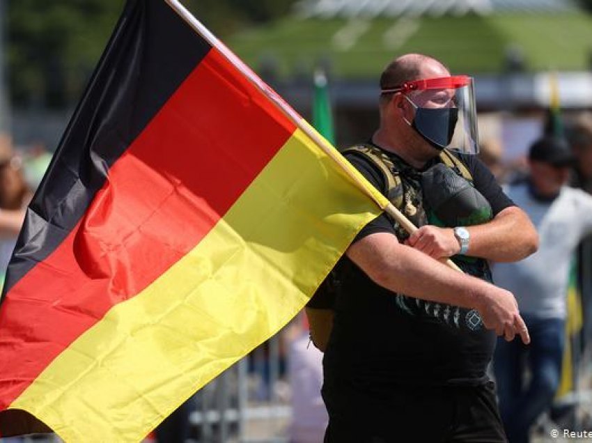 Gjermanët protestojnë kundër kufizimeve të pandemisë