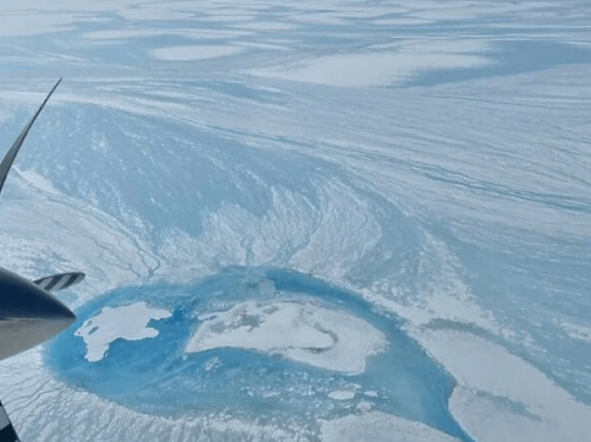 Shkencëtarët nga aeroplani regjistruan një shkrirje ekstreme shqetësuese të akullit në Grenlandë