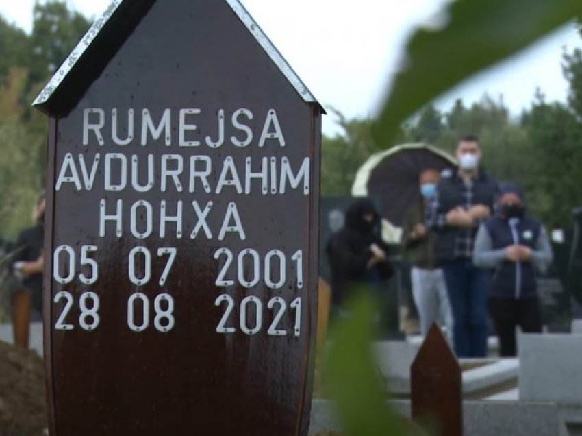 Vdiq si pasojë e infektimit me virus, varroset 20-vjeçarja nga Gjakova