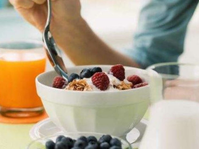 5 ushqimet më të mira për mëngjes kur zgjoheni të fryrë