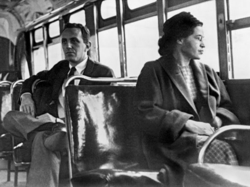 ​Ligji që u kundërshtua: Afro-amerikanët në autobus duhej t’ua lëshonin vendet të bardhëve