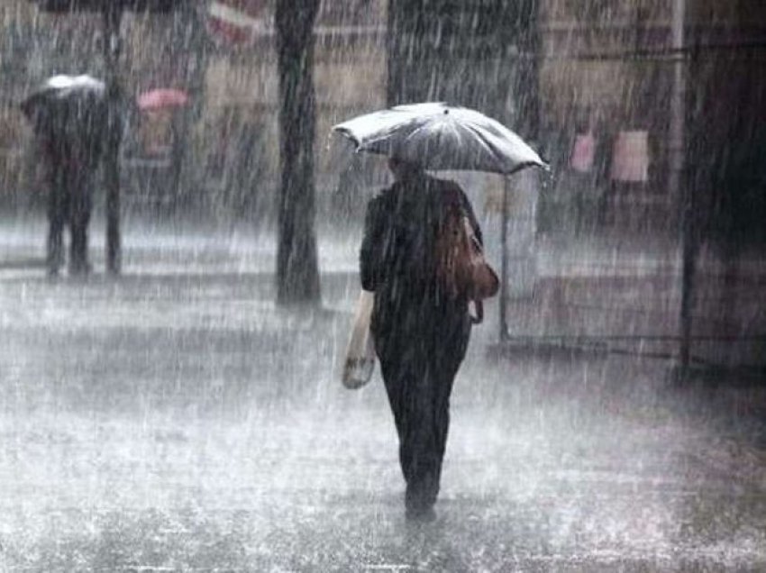 Rikthehet moti i keq në Shqipëri, qytetet që do të zgjohen nesër me shi