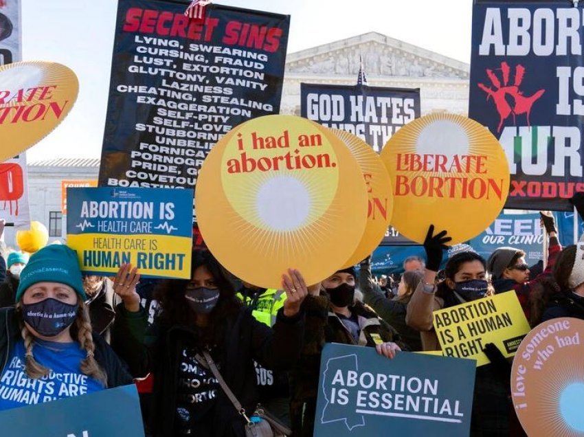 Gjykata e Lartë shqyrton ligjin që kufizon abortin