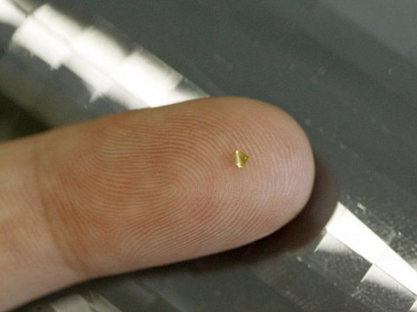 Mijëra persona në Suedi po fusin mikroçipe nën lëkurë