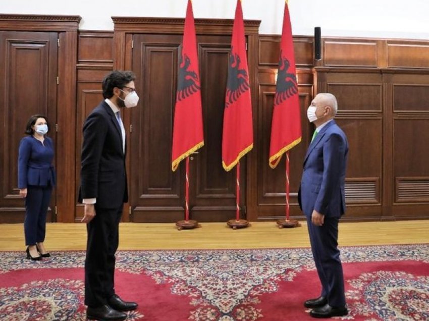 Merr detyrën ambasadori i ri i Spanjës në Tiranë, pritet nga presidenti Meta