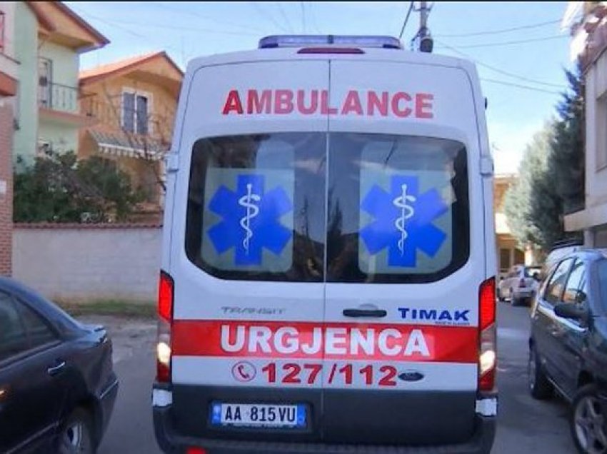 Aksident i rëndë në Elbasan/ Makina përplas një 60-vjeçar dhe një fëmijë