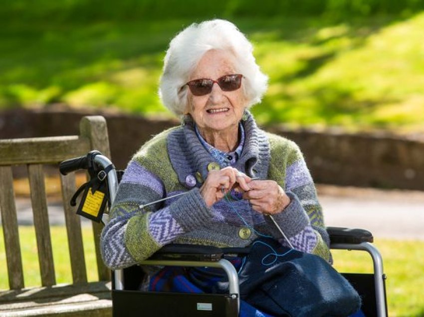 Shërohet nga Covid, 107-vjeçarja feston ditëlindjen