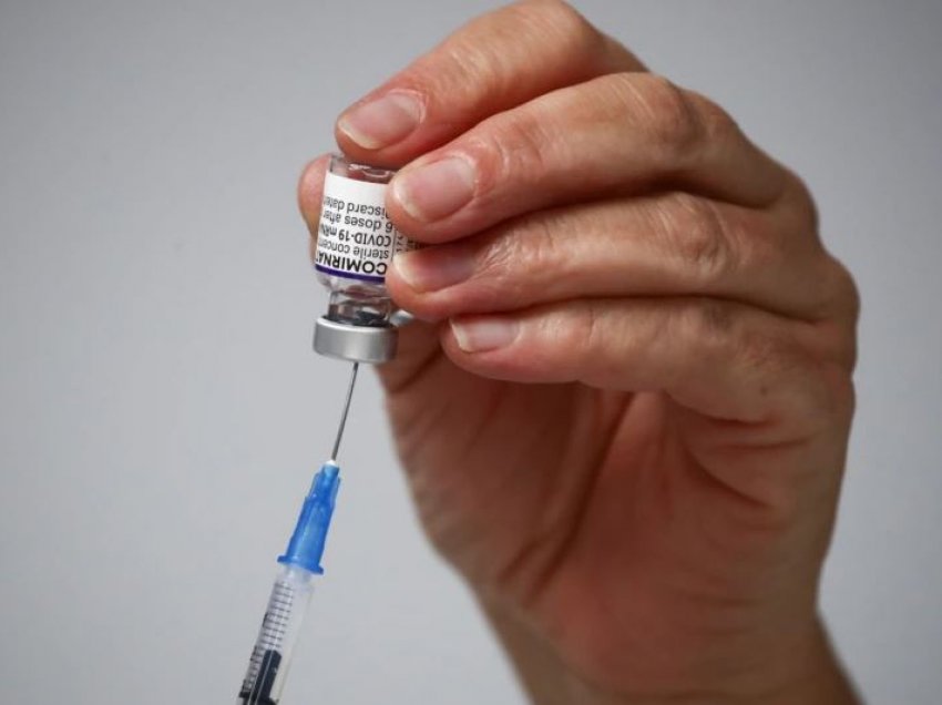 Qeveria e Çekisë synon të bëjë vaksinimin e detyrueshëm për moshat mbi 60
