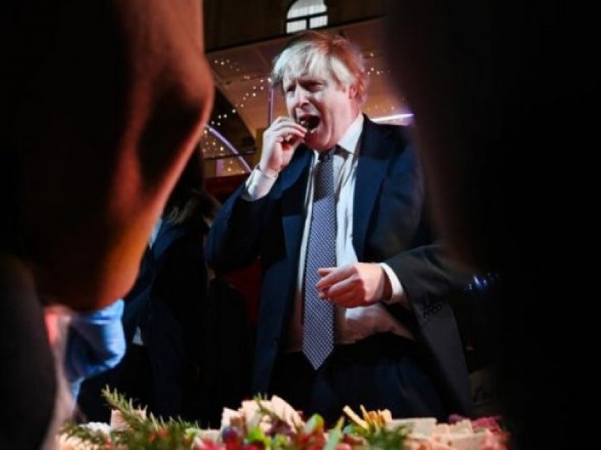 Boris Johnson pritet të hetohet – shkoi në festa gjatë bllokimit total në Britani