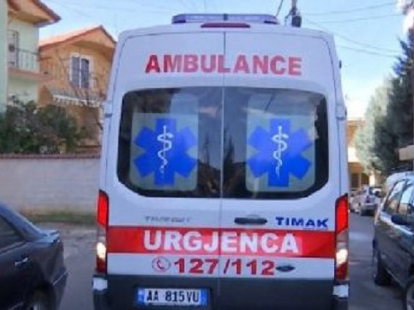 Aksident në aksin Elbasan-Peqin/ 23-vjeçari humb kontrollin e makinës, tre të plagosur