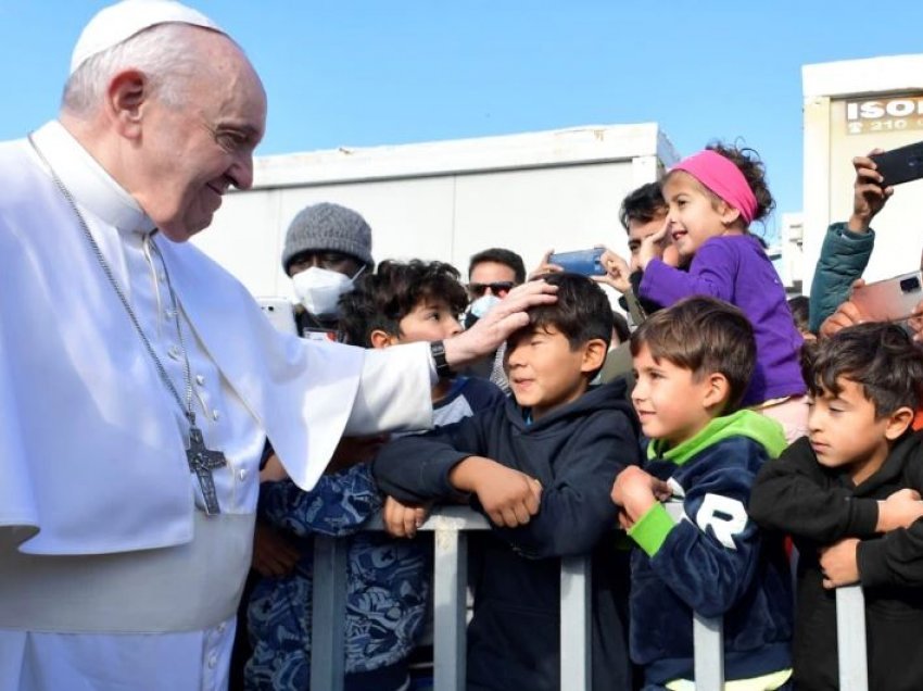 Papa akuzon Evropën për injorim të problemit të migrantëve