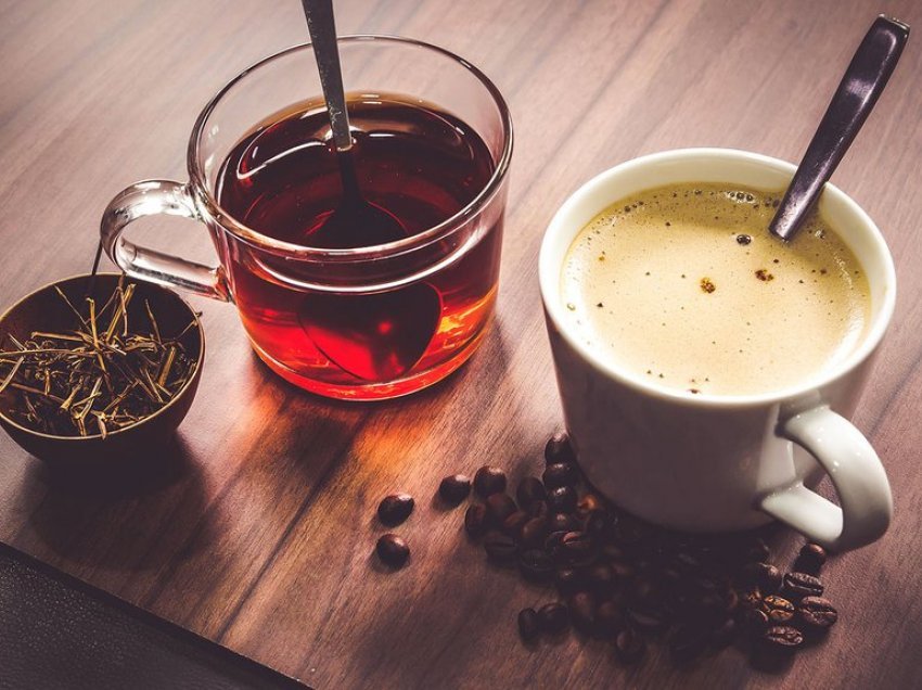 Pirja e dy kafeve dhe çajrave në ditë mund të zvogëlojë rrezikun e goditjes në tru dhe demencës