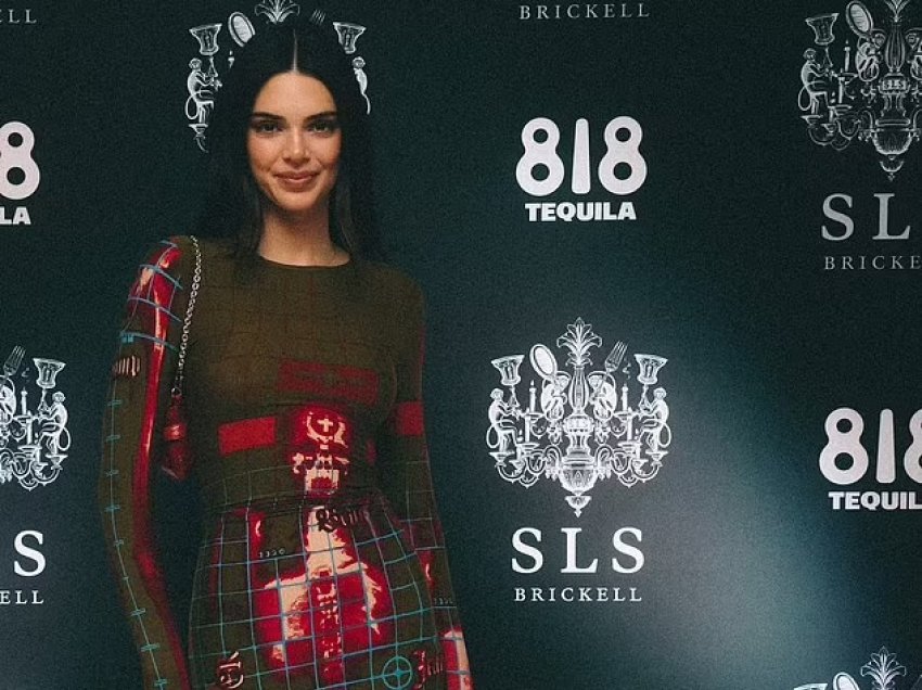 Kendall Jenner promovon markën e saj