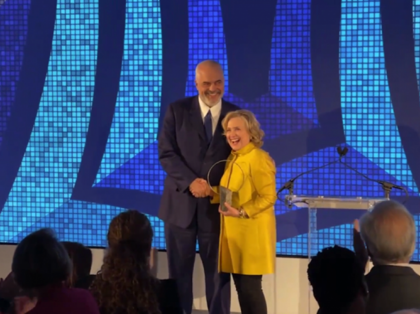 Hillary Clinton nderon me çmimin ‘Vital Voices Global’ kryeministrin shqiptar, Rama: Krenar për Shqipërinë!