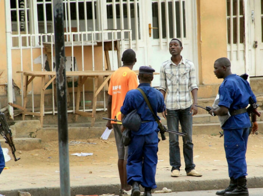 Dhjetra të vrarë nga zjarri masiv para agimit në burgun e mbipopulluar të Burundit