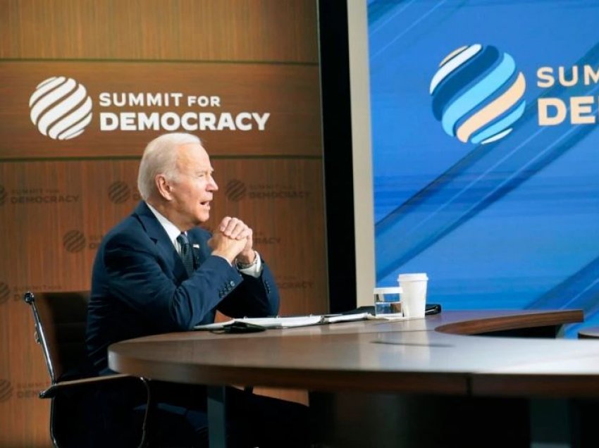 Biden: Mbrojtja e demokracisë “sfida e kohës sonë”