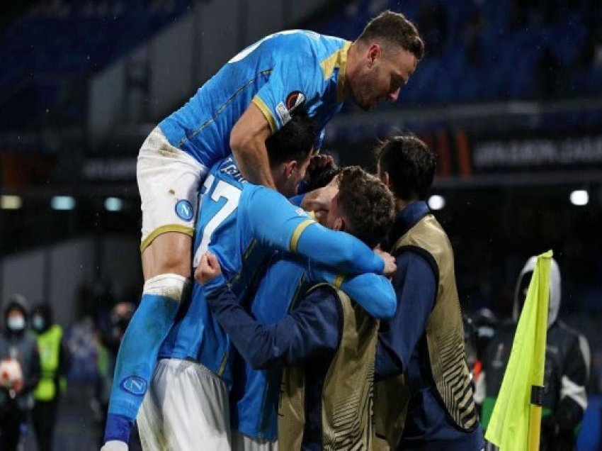 Napoli rrëzon Leicesterin nga Liga e Evropës