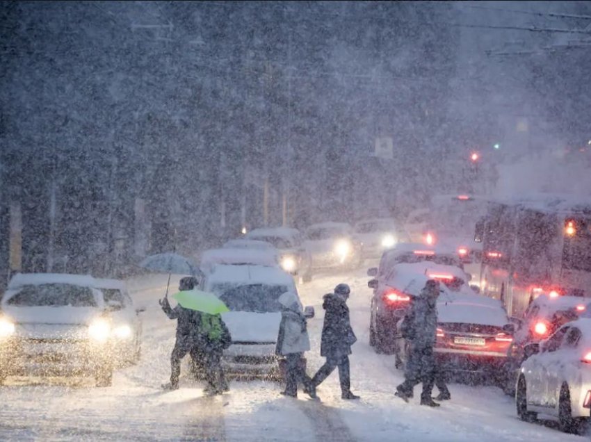 Bora mbulon Zvicrën, kaos në disa autostrada