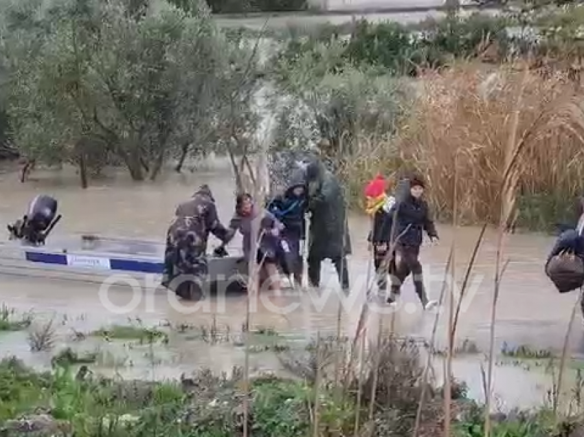 Përmbytjet në Fier, 5 persona kërkojnë ndihmën e urgjencës, transportohen në spital